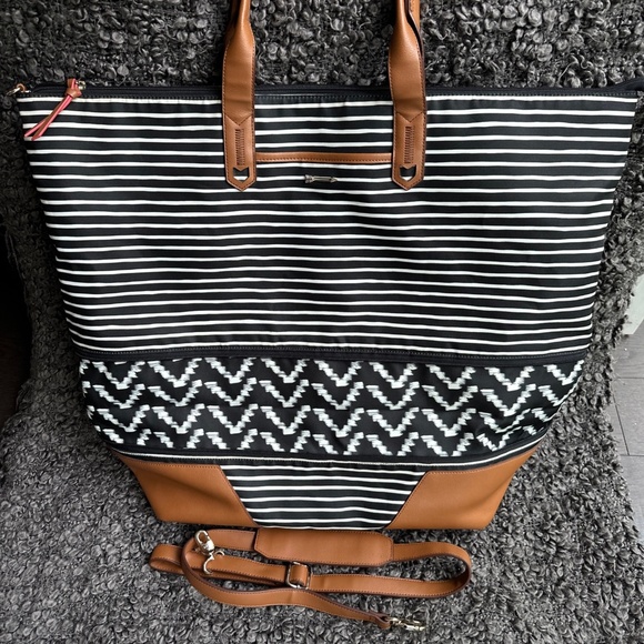 Expandable Weekender Tote Stella & Dot Getaway Bag Large Black & White Stripe - Picture 1 of 13